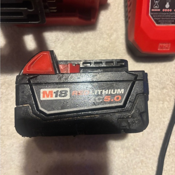 Milwaukee Red Cordless 16ga finish Nail Gun Kit - Picture 3 of 6